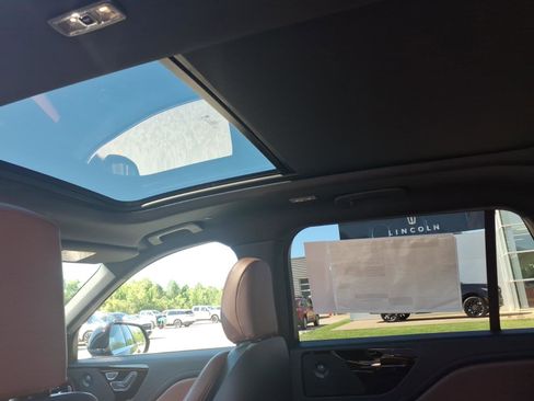 New 2026 Lincoln Aviator Reserve AWD/4WD image 9