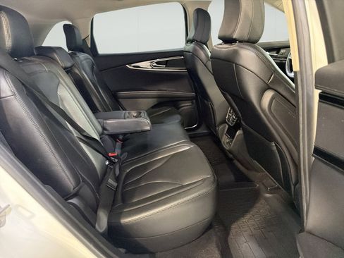 Certified 2022 Lincoln Nautilus FWD w/ Premium Package image 11