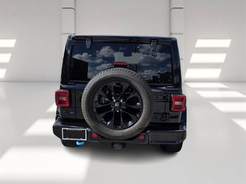 Used 2021 Jeep Wrangler Unlimited Sahara image 5