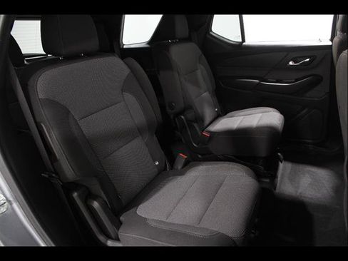 Used 2023 Chevrolet Traverse LT FWD image 18