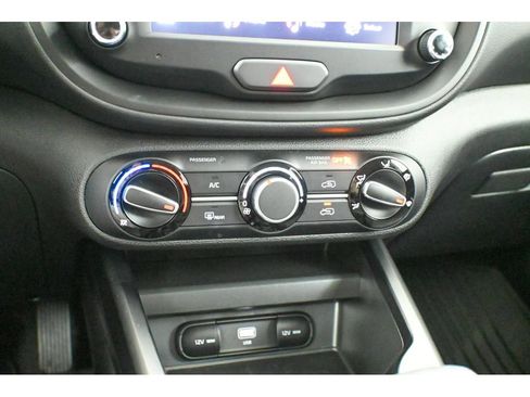 Used 2025 Kia Soul LX image 38