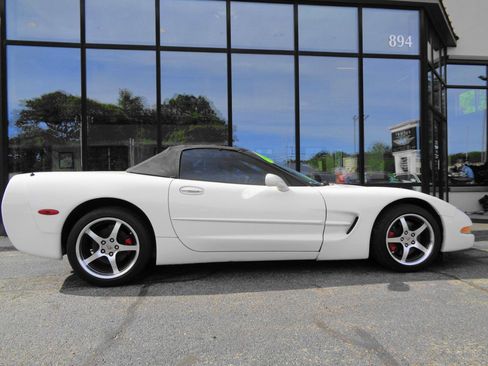 Used 2001 Chevrolet Corvette Convertible w/ Preferred Equipment Group2 RWD image 11