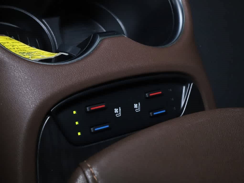 Certified 2023 Toyota Venza Limited AWD/4WD image 29