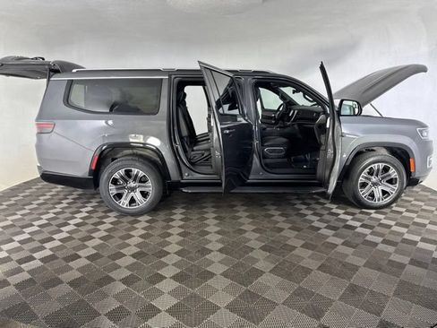 Used 2024 Jeep Wagoneer L Series II w/ Flexible Seating Group AWD/4WD image 13