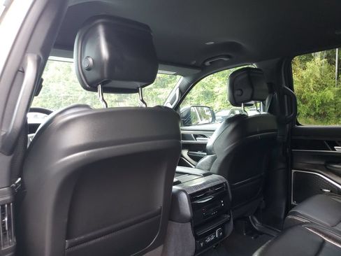 Used 2024 Jeep Wagoneer L Series II RWD image 13