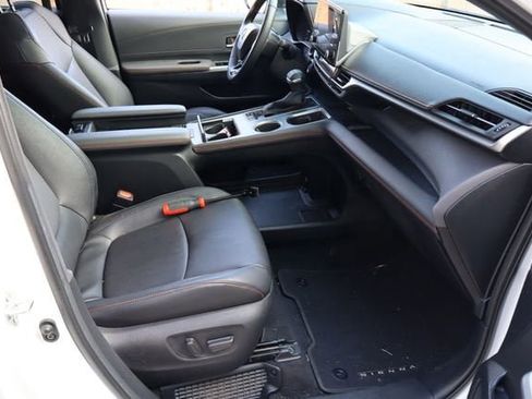 Used 2023 Toyota Sienna XSE w/ XSE Plus Package FWD image 17