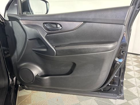 Used 2020 Nissan Rogue Sport S image 26