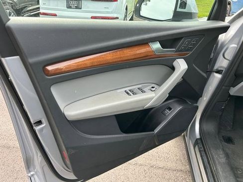 Used 2021 Audi Q5 2.0T Premium w/ Convenience Package image 9