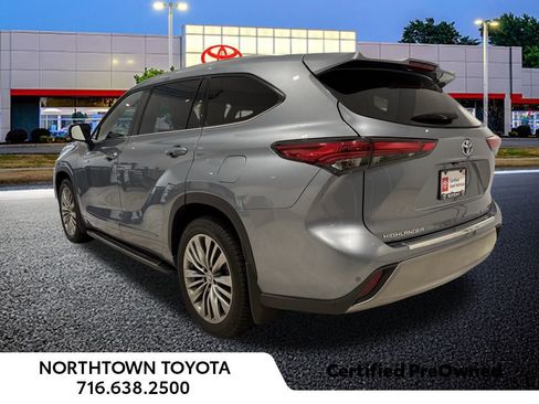 Used 2020 Toyota Highlander Platinum image 12