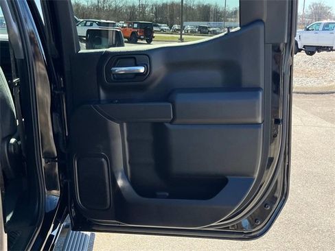 Used 2020 Chevrolet Silverado 1500 Custom w/ Custom Value Package image 8