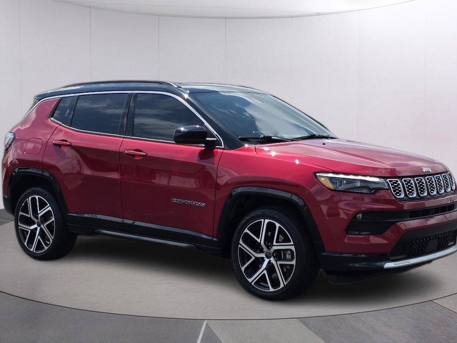 Used 2025 Jeep Grand Cherokee Altitude AWD/4WD image 3