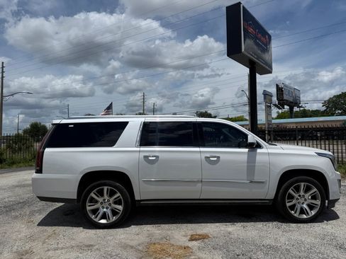 Used 2016 Cadillac Escalade ESV Premium RWD image 4