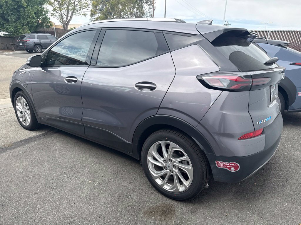 Used 2023 Chevrolet Bolt EUV LT FWD image 2