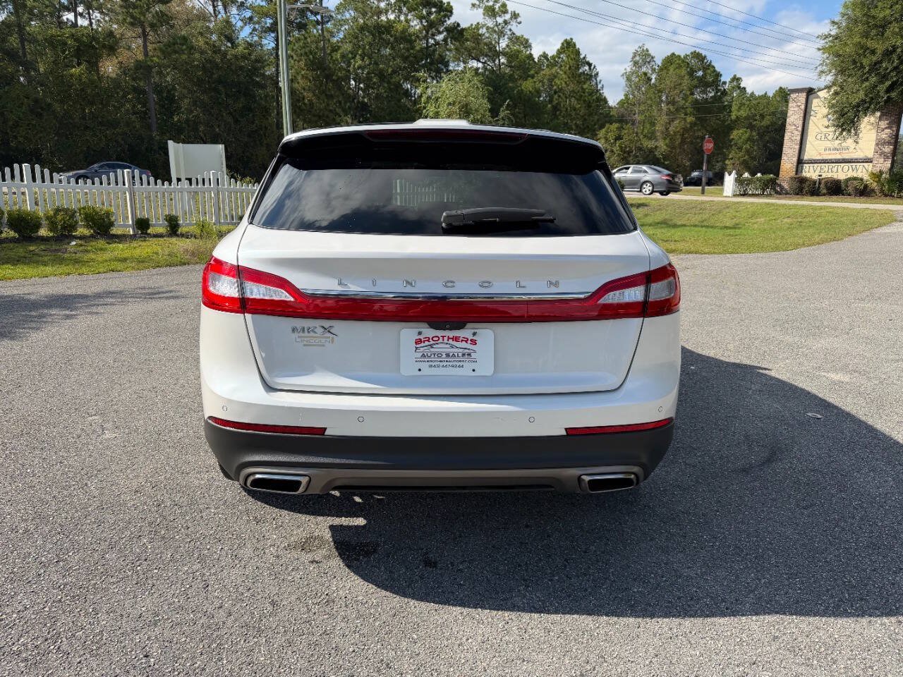 Used 2016 Lincoln MKX Reserve w/ Technology Package FWD image 32