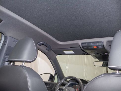 Used 2023 Volkswagen Tiguan SE R-Line AWD/4WD image 18