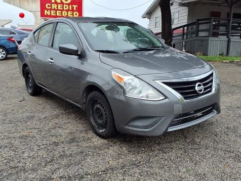 Used 2016 Nissan Versa SV image 1
