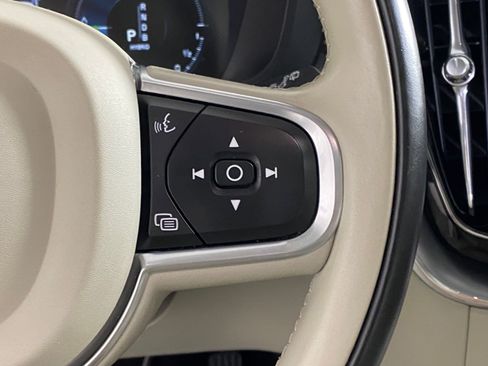 Used 2019 Volvo XC60 T8 Momentum w/ Advanced Package image 17