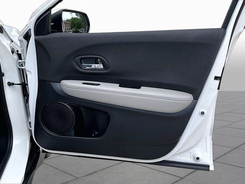 Certified 2021 Honda HR-V LX image 22