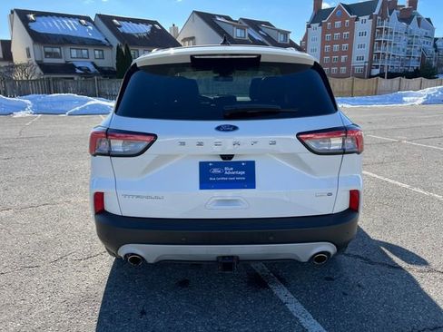 Used 2020 Ford Escape Titanium image 9
