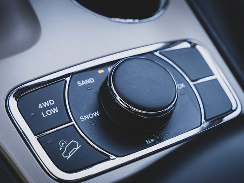 Used 2015 Jeep Grand Cherokee Limited w/ Luxury Group II image 6