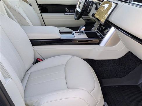 New 2026 Land Rover Range Rover Long Wheelbase SE image 18