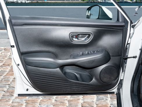 Used 2023 Honda HR-V LX image 10