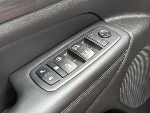 Used 2021 Jeep Grand Cherokee Laredo AWD/4WD image 23