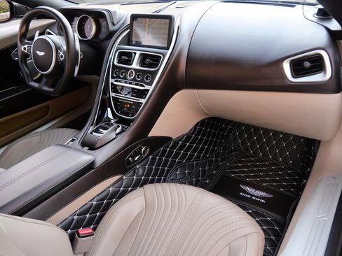 Used 2023 Aston Martin DB11 Coupe image 19