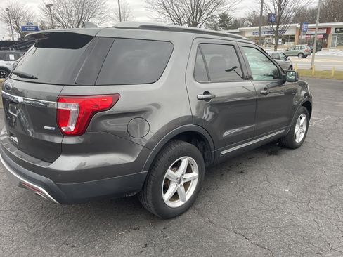 Used 2017 Ford Explorer XLT image 21