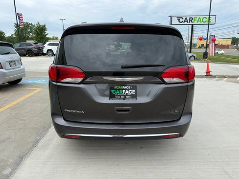 Used 2017 Chrysler Pacifica Touring-L Plus FWD image 10