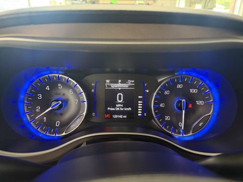 Used 2020 Chrysler Voyager Lxi FWD image 16