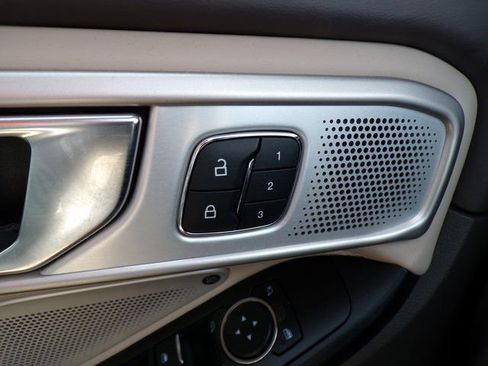 Used 2020 Ford Explorer Platinum w/ Premium Technology Package image 27