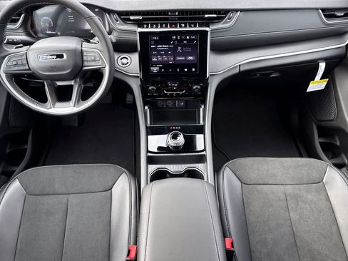 New 2025 Jeep Grand Cherokee Altitude AWD/4WD image 3