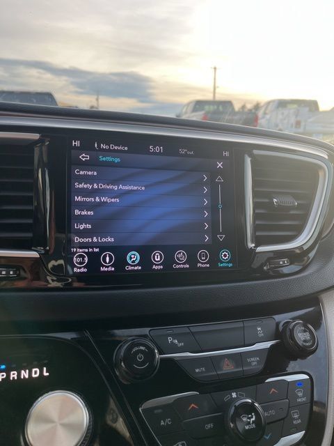 Used 2019 Chrysler Pacifica Touring-L FWD image 52