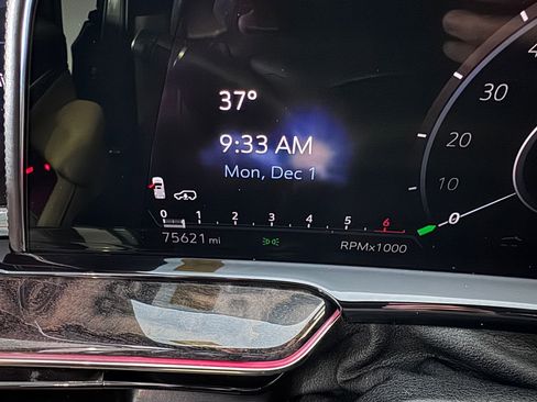 Used 2021 Cadillac Escalade ESV Premium Luxury w/ Driver Assist Tech Package image 19