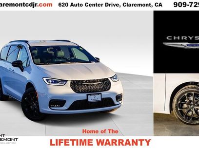 New 2026 Chrysler Pacifica Select w/ S Appearance Package