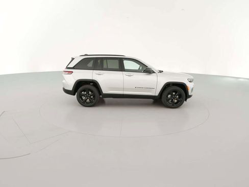 New 2025 Jeep Grand Cherokee Limited w/ Black Appearance Package image 14