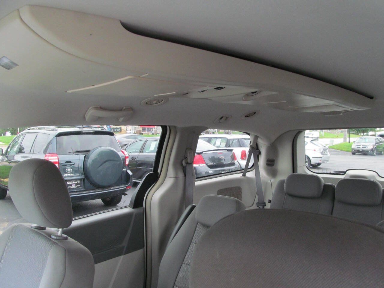 Used 2008 Dodge Grand Caravan SXT FWD image 12