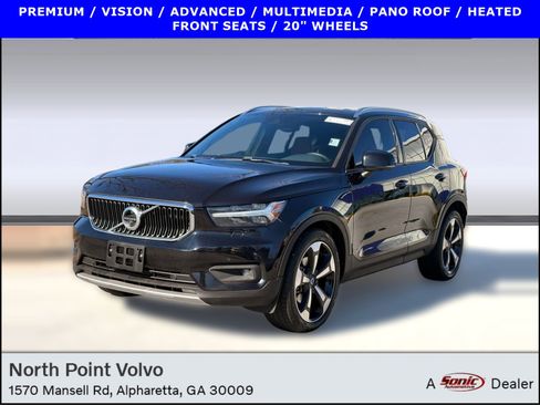 Used 2019 Volvo XC40 T5 Momentum image 1