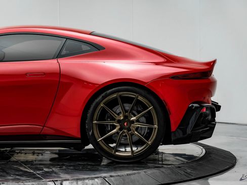 Used 2019 Aston Martin V8 Vantage Coupe image 9