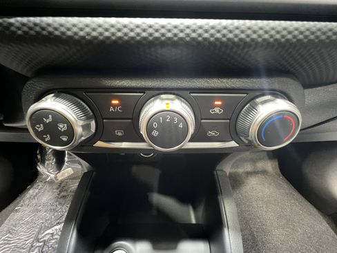 New 2025 Nissan Kicks Play S image 12