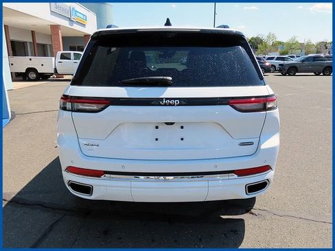 Used 2023 Jeep Grand Cherokee Overland w/ Luxury Tech Group IV AWD/4WD image 7