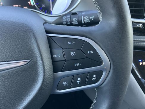 Used 2022 Chrysler Pacifica Touring-L image 31
