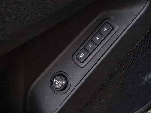 Used 2018 Chevrolet Equinox Premier image 25