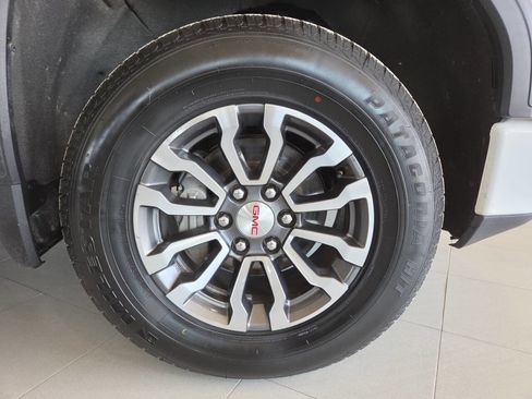 Used 2022 GMC Sierra 1500 AT4 w/ AT4 Premium Package AWD/4WD image 10