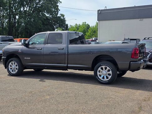 New 2026 RAM 3500 Laramie AWD/4WD image 32