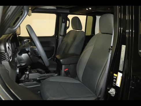 Used 2024 Jeep Wrangler Unlimited AWD/4WD image 21