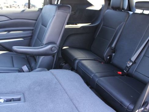 Used 2025 Chevrolet Traverse LT w/ Sun and Wheel Package image 35