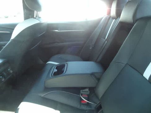 Used 2025 Toyota Camry SE w/ Convenience Package image 11