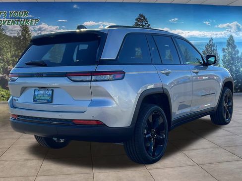New 2025 Jeep Grand Cherokee Altitude image 5